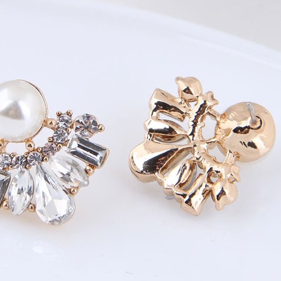 STELLA | Pearl & Stone Statement Earrings - Picture 3 of 3